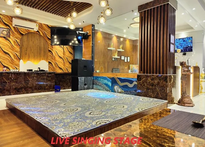 Hotel Mandi Heights - Bar, Fine Dining & Banquet Hall